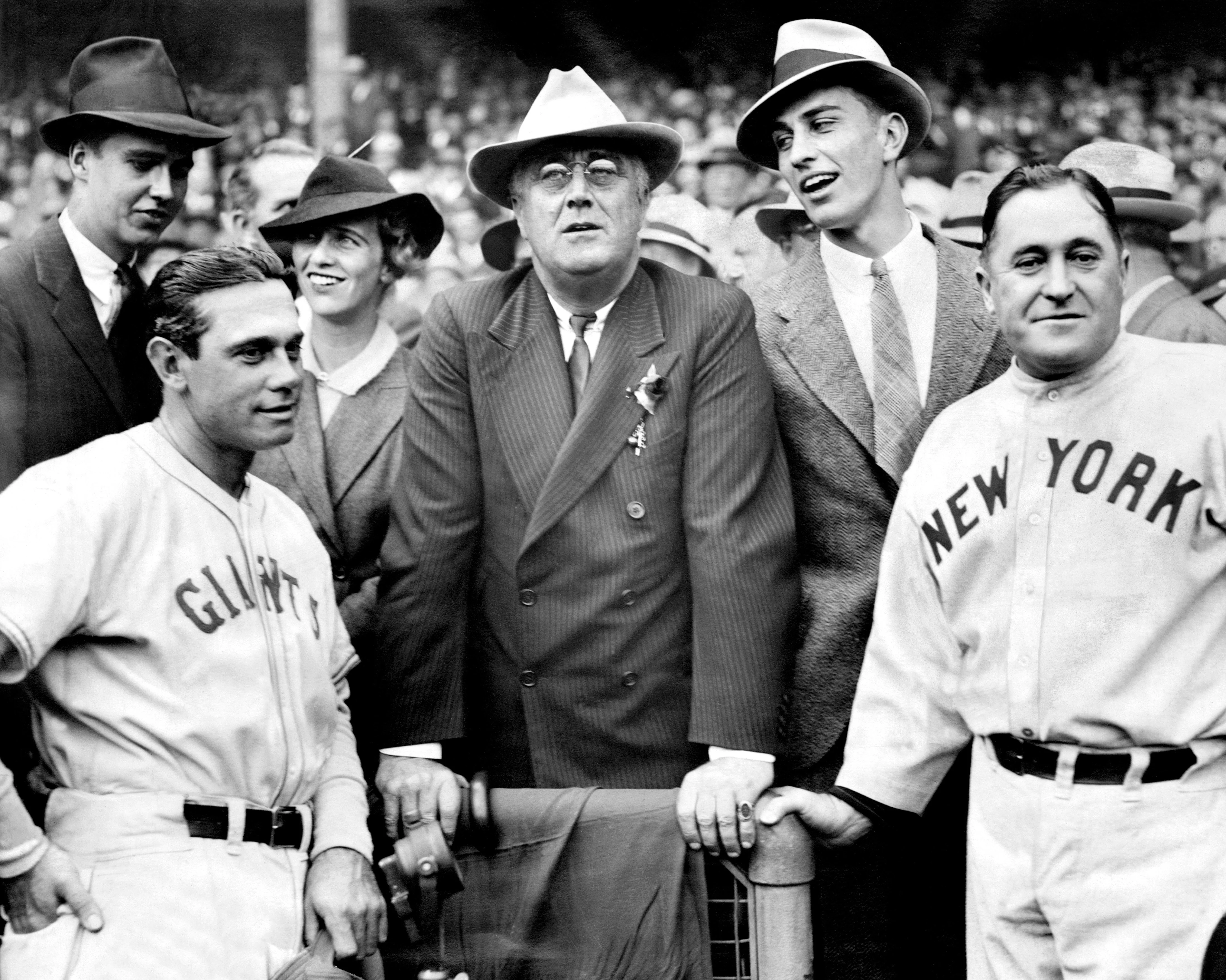 100 Years: New York Daily News in Iconic Photos and Front Pages - Image 16