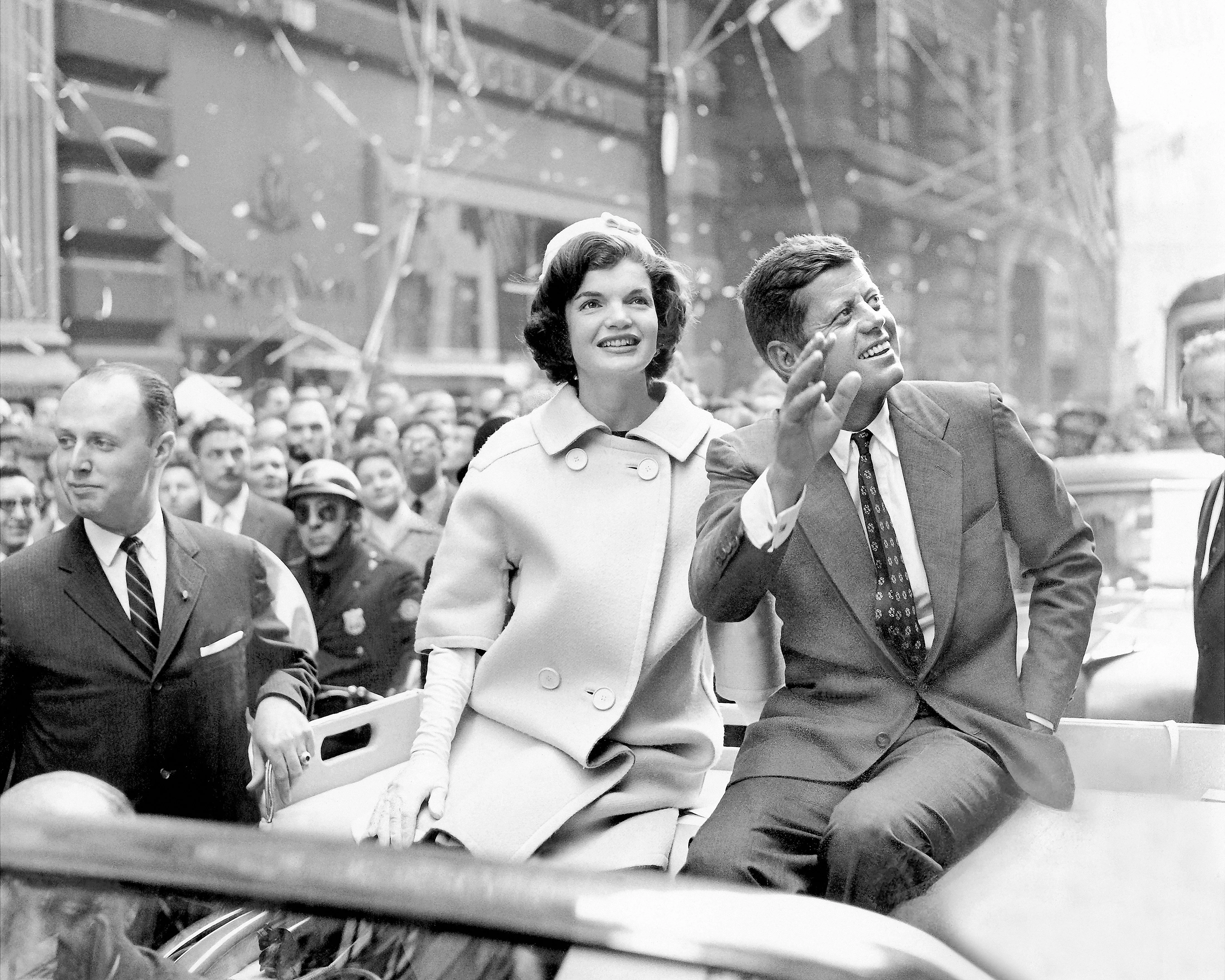 100 Years: New York Daily News in Iconic Photos and Front Pages - Image 9