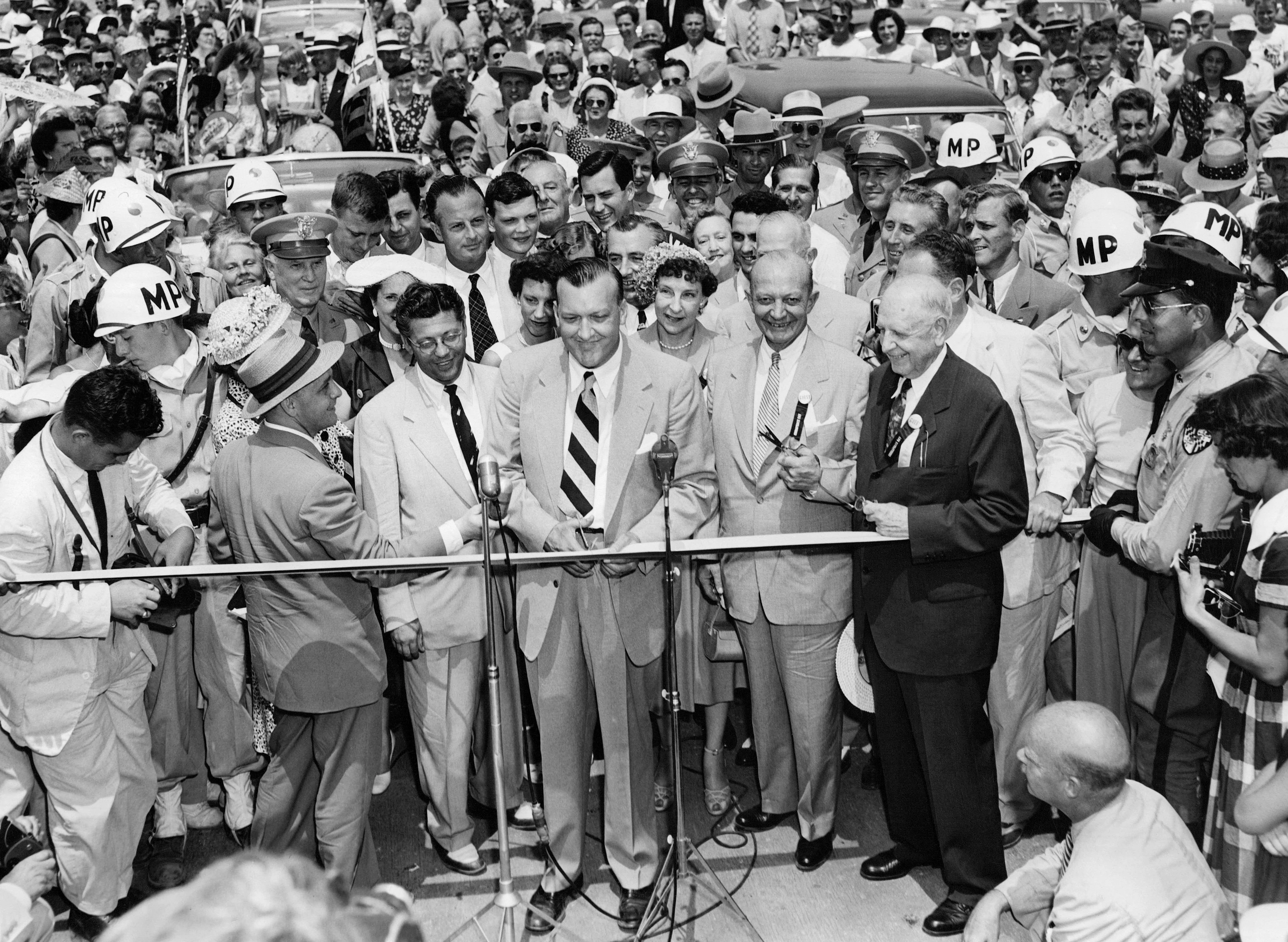 50 Maryland Moments: The Events That Shaped the Free State Through Photos and Stories from The Baltimore Sun - Image 7