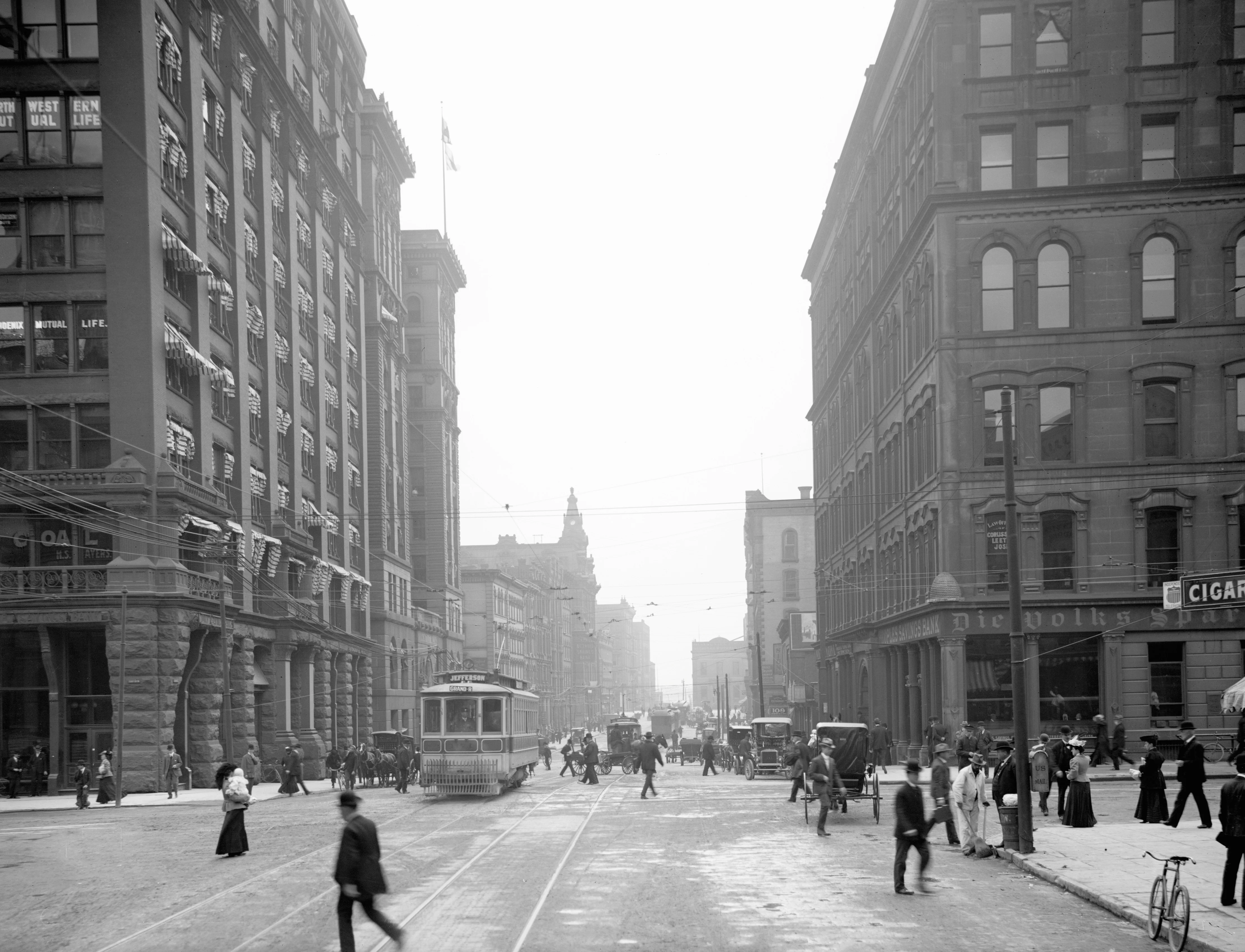Detroit Memories Volume II: A Pictorial History of the Early Years through the 1940s - Image 3