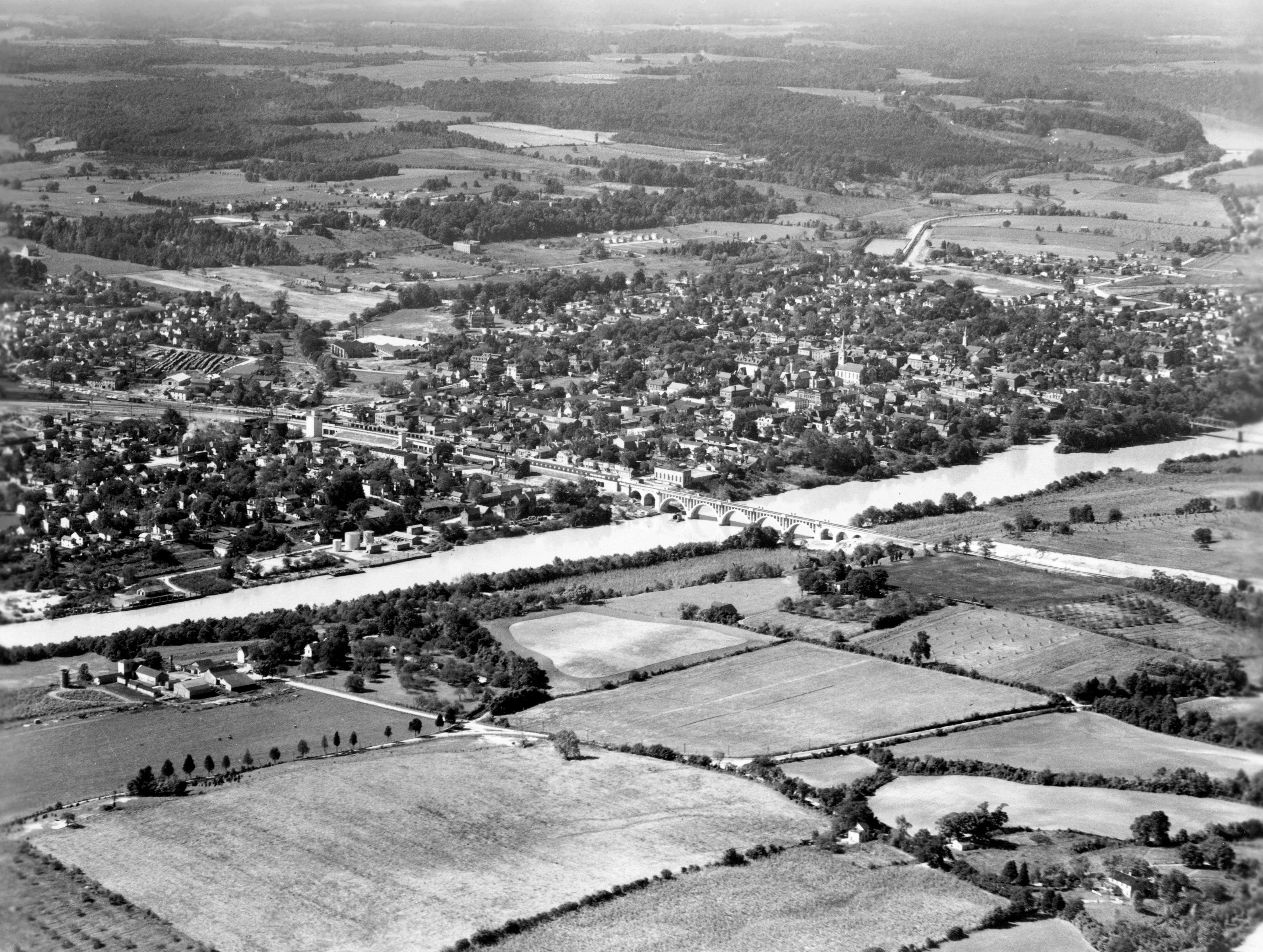 Fredericksburg Memories: A Pictorial History of the 1800s through the 1930s - Image 4