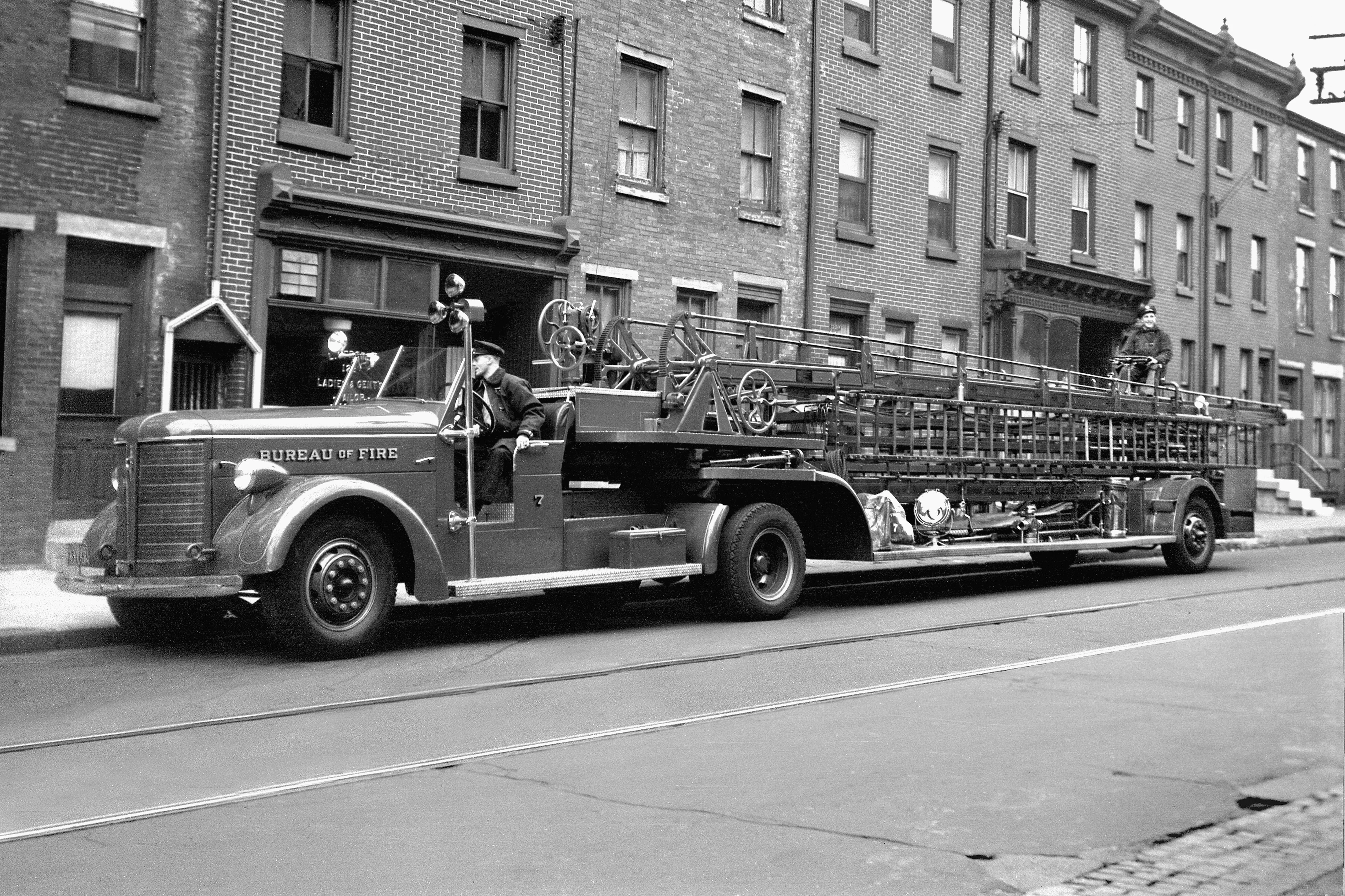 From Horses to Horsepower: A History of Philadelphia's Fire Apparatus 1871 to 2017 - Image 9