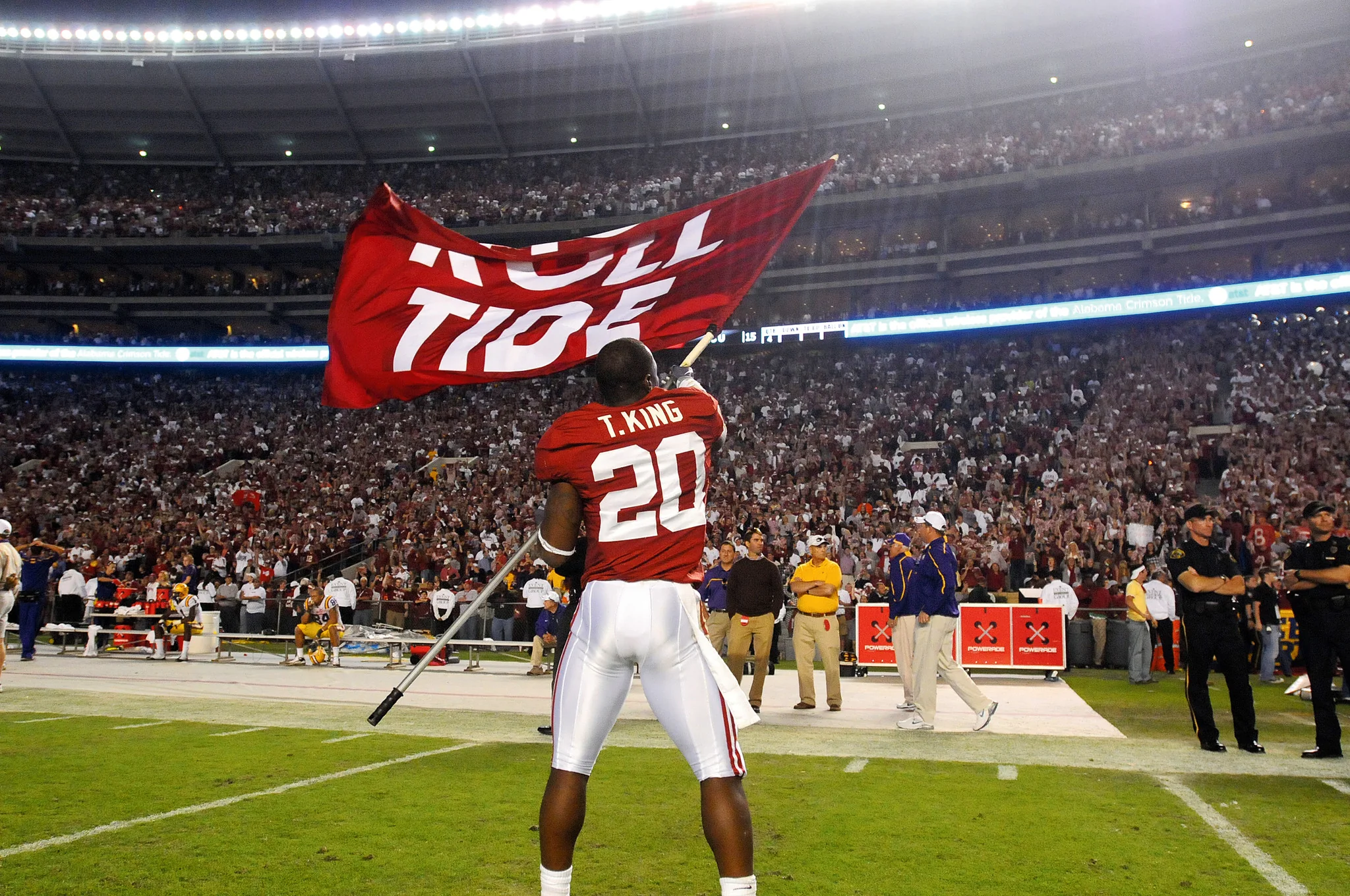 How the Tide Rolls: Alabama Returns as College Football Power In 2009 National Championship Season - Image 11