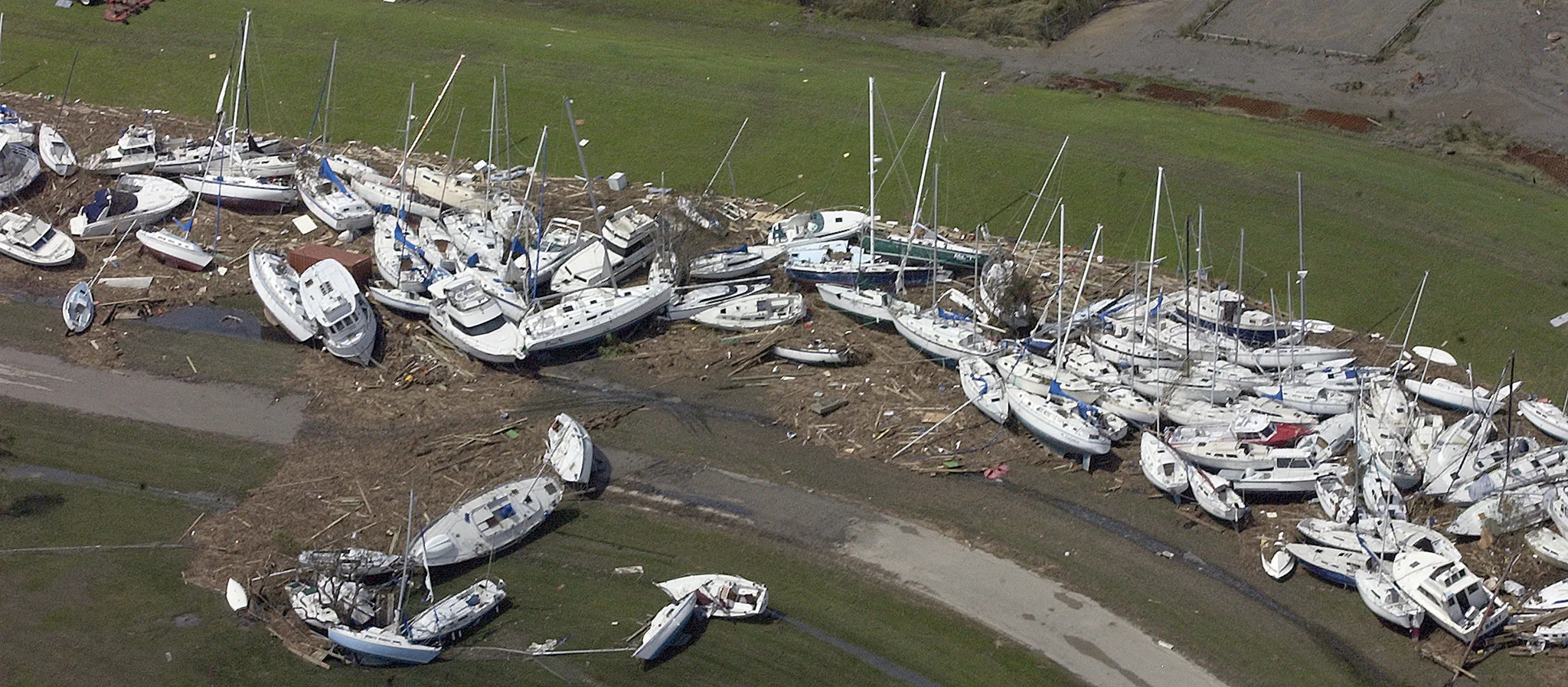 In Ike's Wake: Southeast Texas Endures Hurricane's Devastation - Image 11