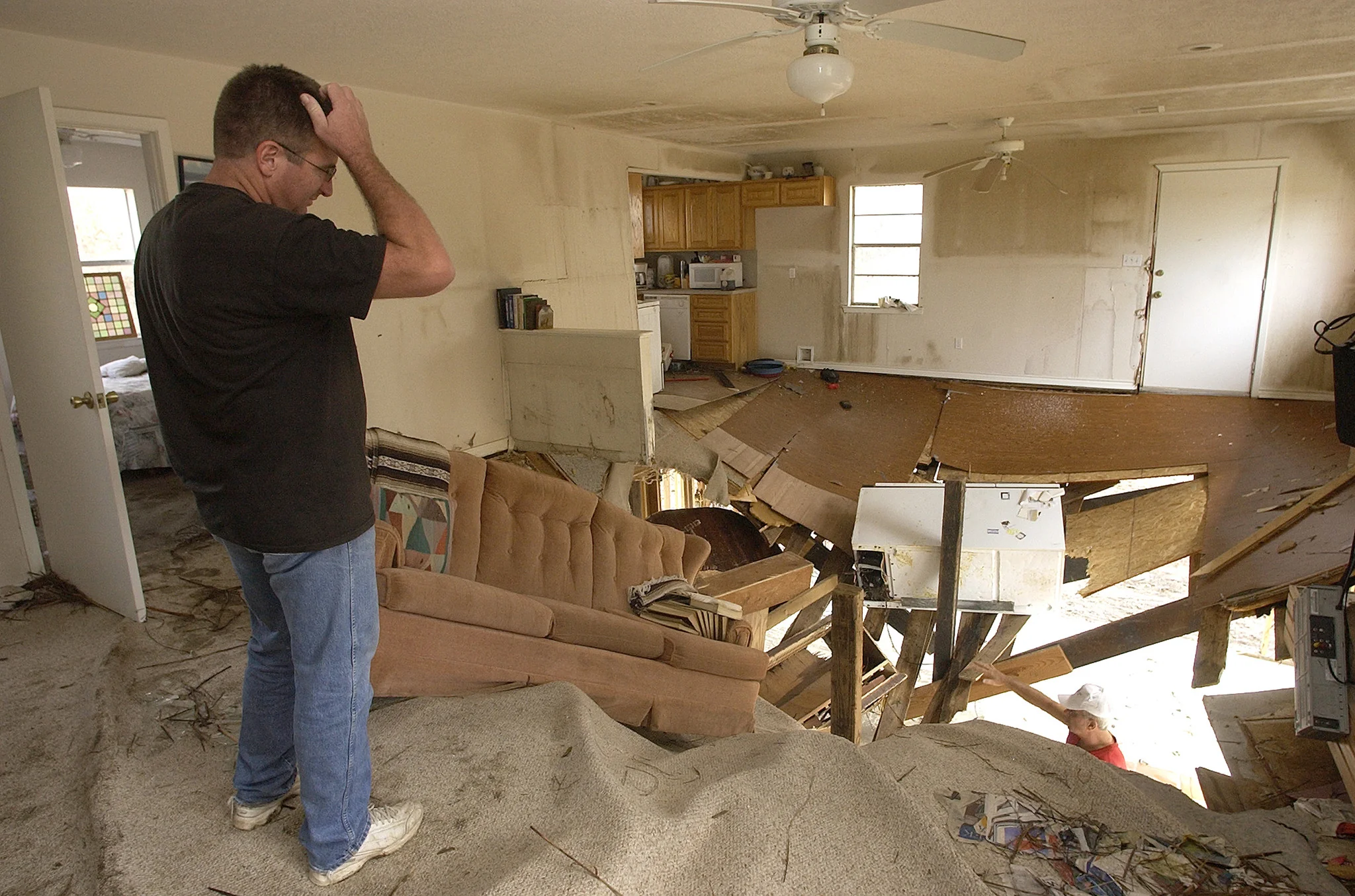 In Ike's Wake: Southeast Texas Endures Hurricane's Devastation - Image 2