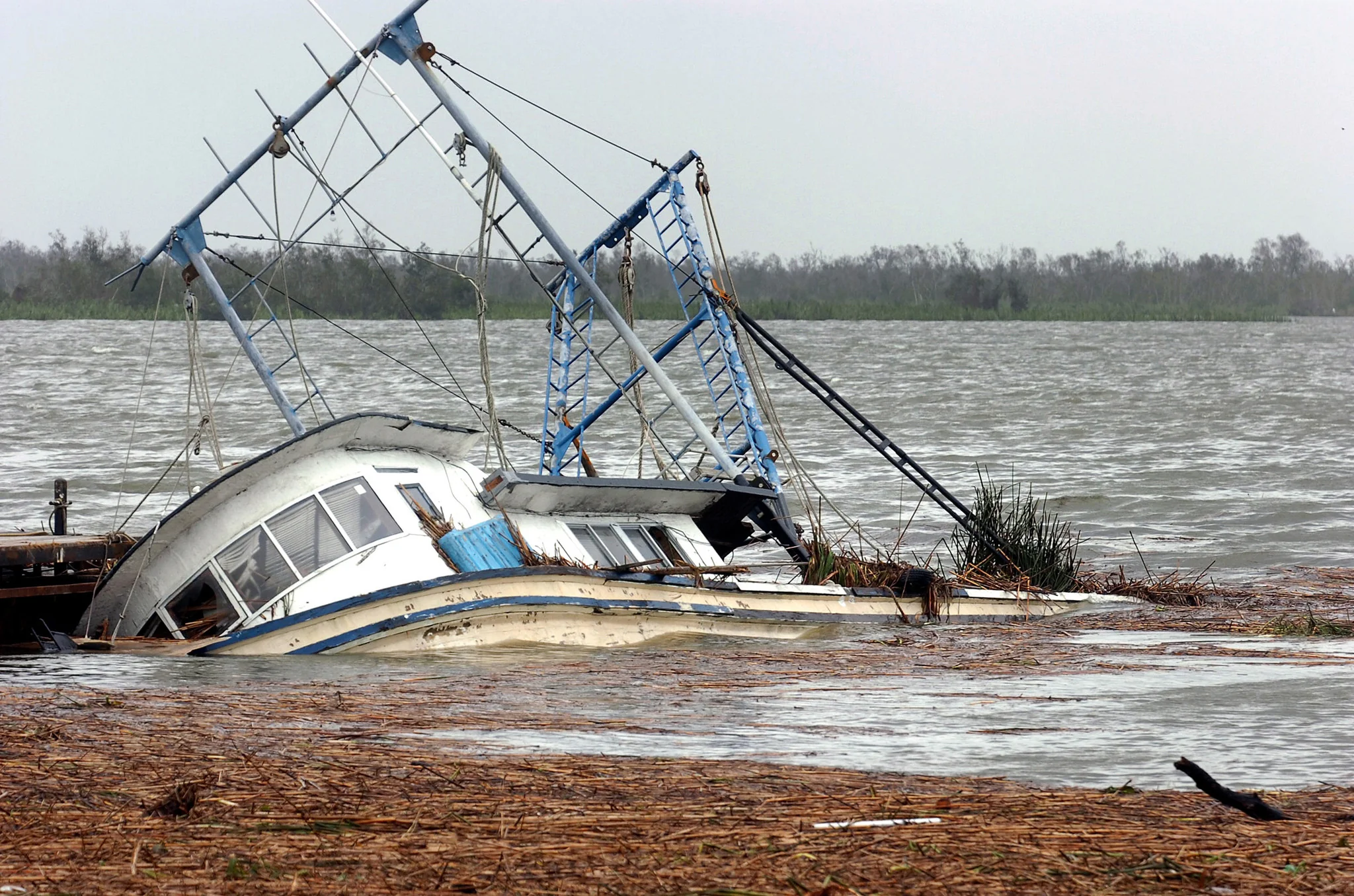 In Ike's Wake: Southeast Texas Endures Hurricane's Devastation - Image 3