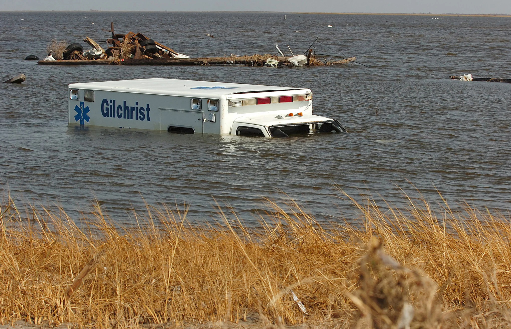 In Ike's Wake: Southeast Texas Endures Hurricane's Devastation - Image 6