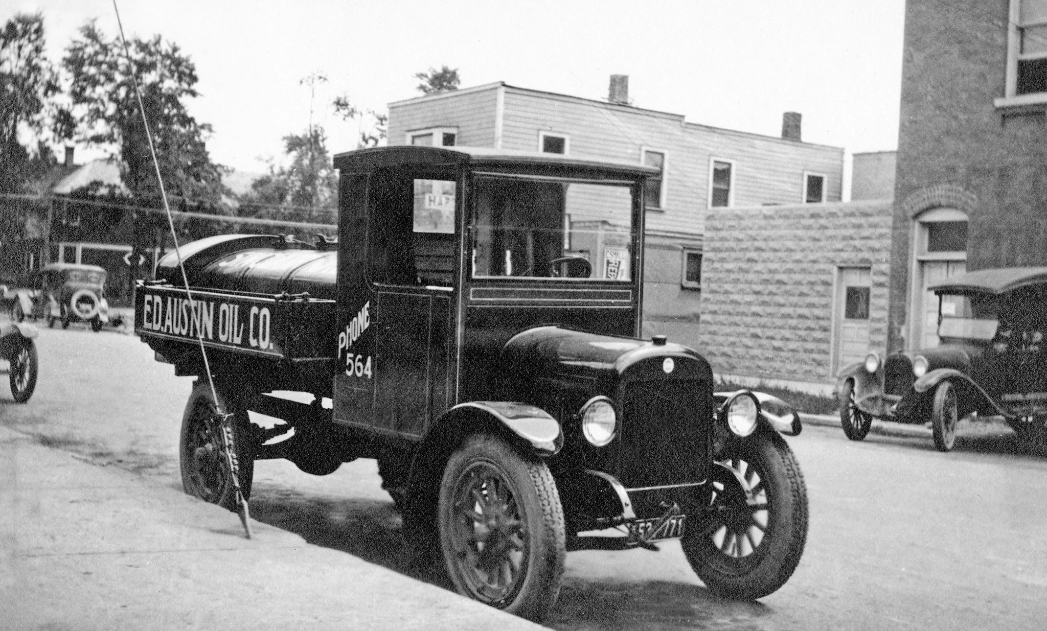 Looking Back: 150 Years of Memories and a Pictorial History of Midland County - Image 2