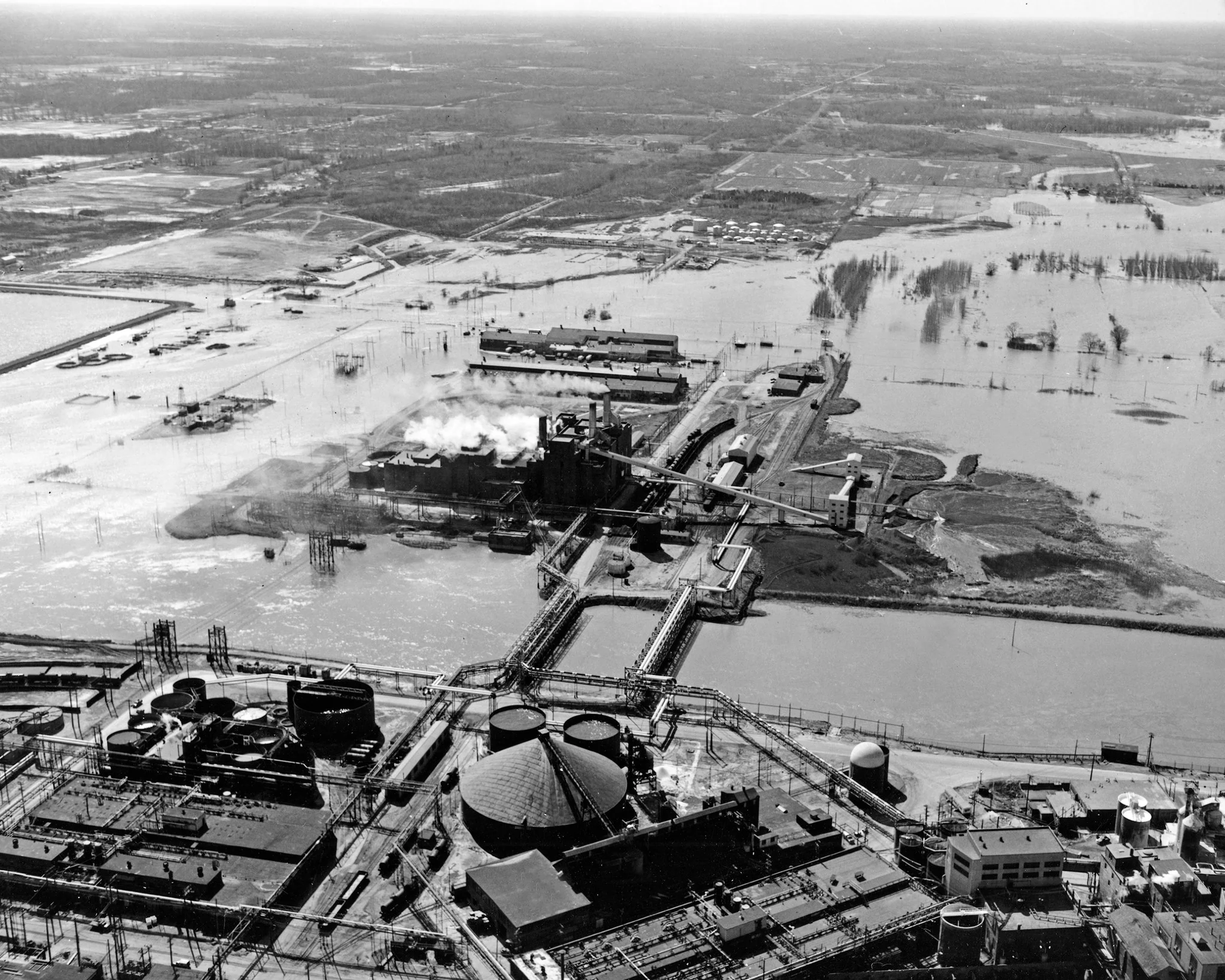 Looking Back: 150 Years of Memories and a Pictorial History of Midland County - Image 5