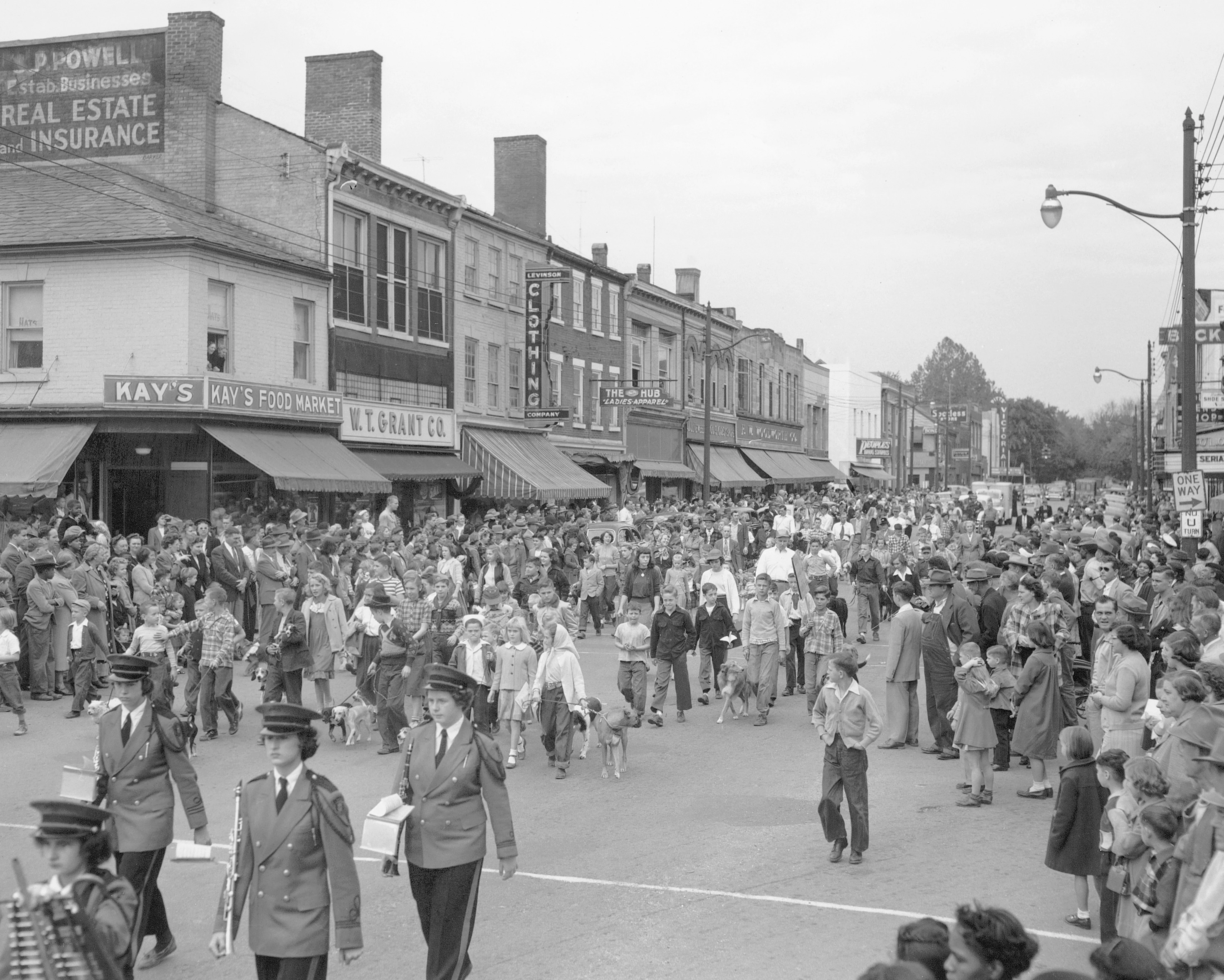 Looking Back: Fredericksburg and Surrounding Counties: A Pictorial History of the Early Years through the 1960s - Image 11