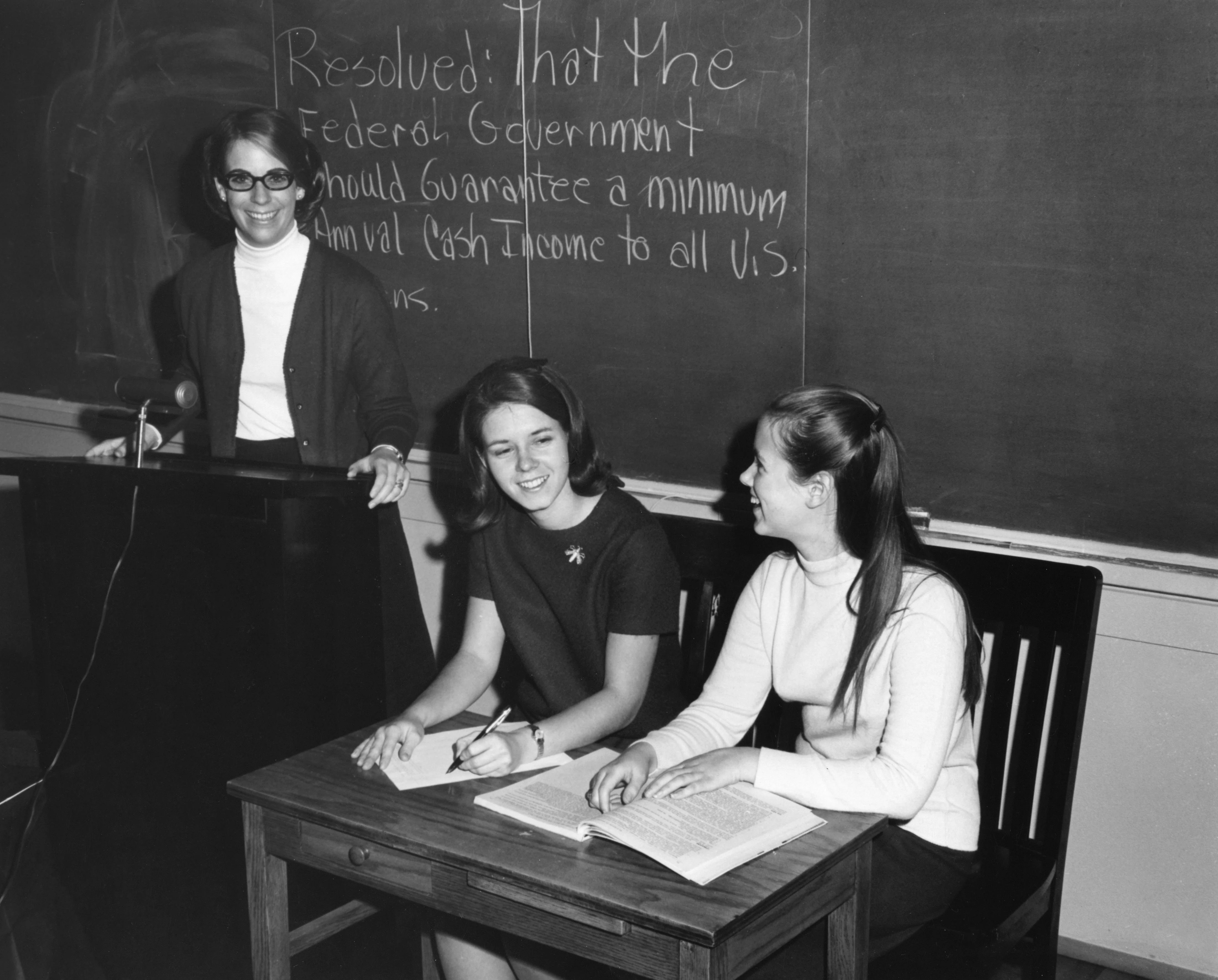 Looking Back: Fredericksburg and Surrounding Counties: A Pictorial History of the Early Years through the 1960s - Image 12