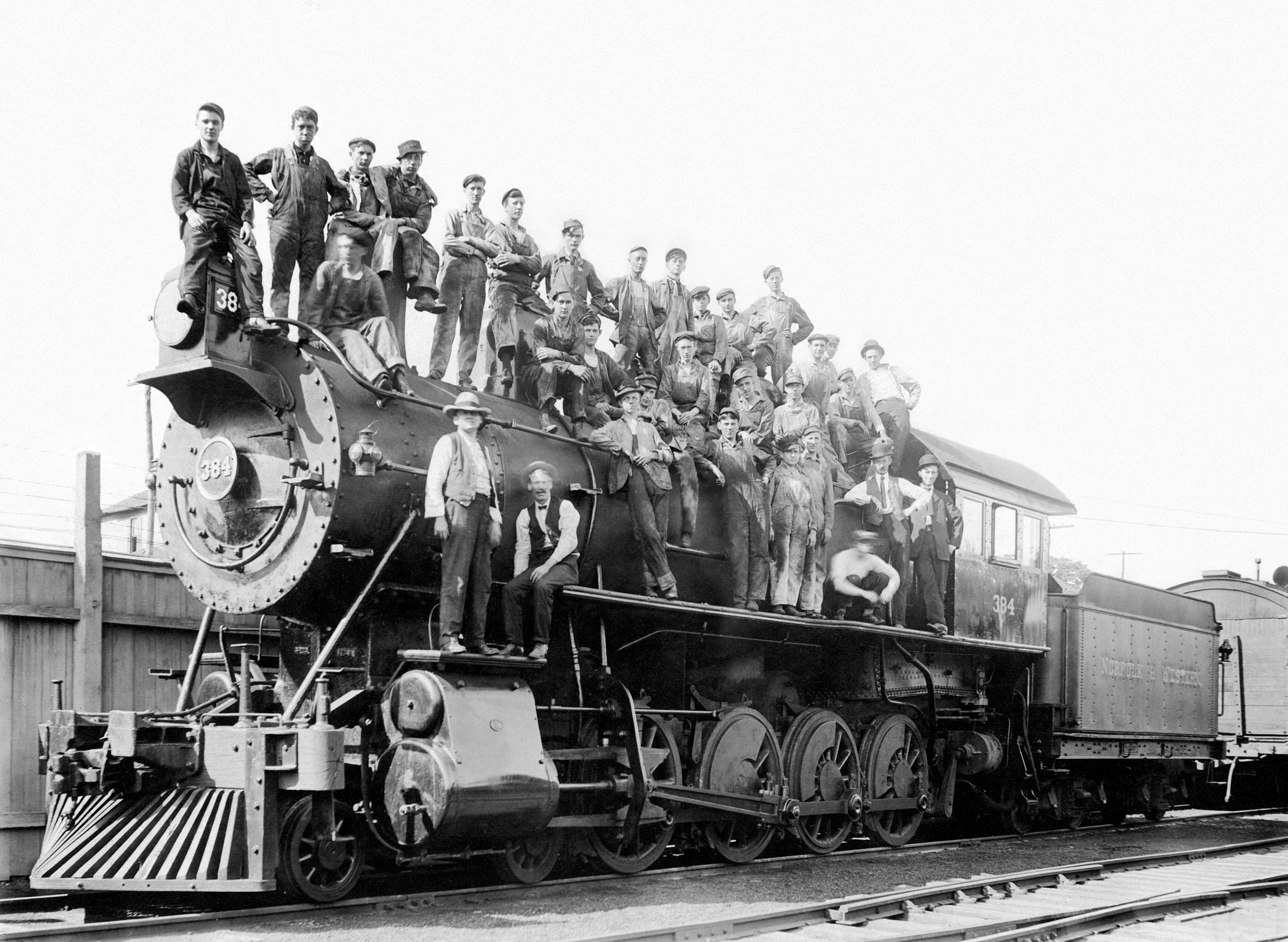 Memories of the Roanoke and New River Valleys: A Pictorial History of the Early Years - Image 4