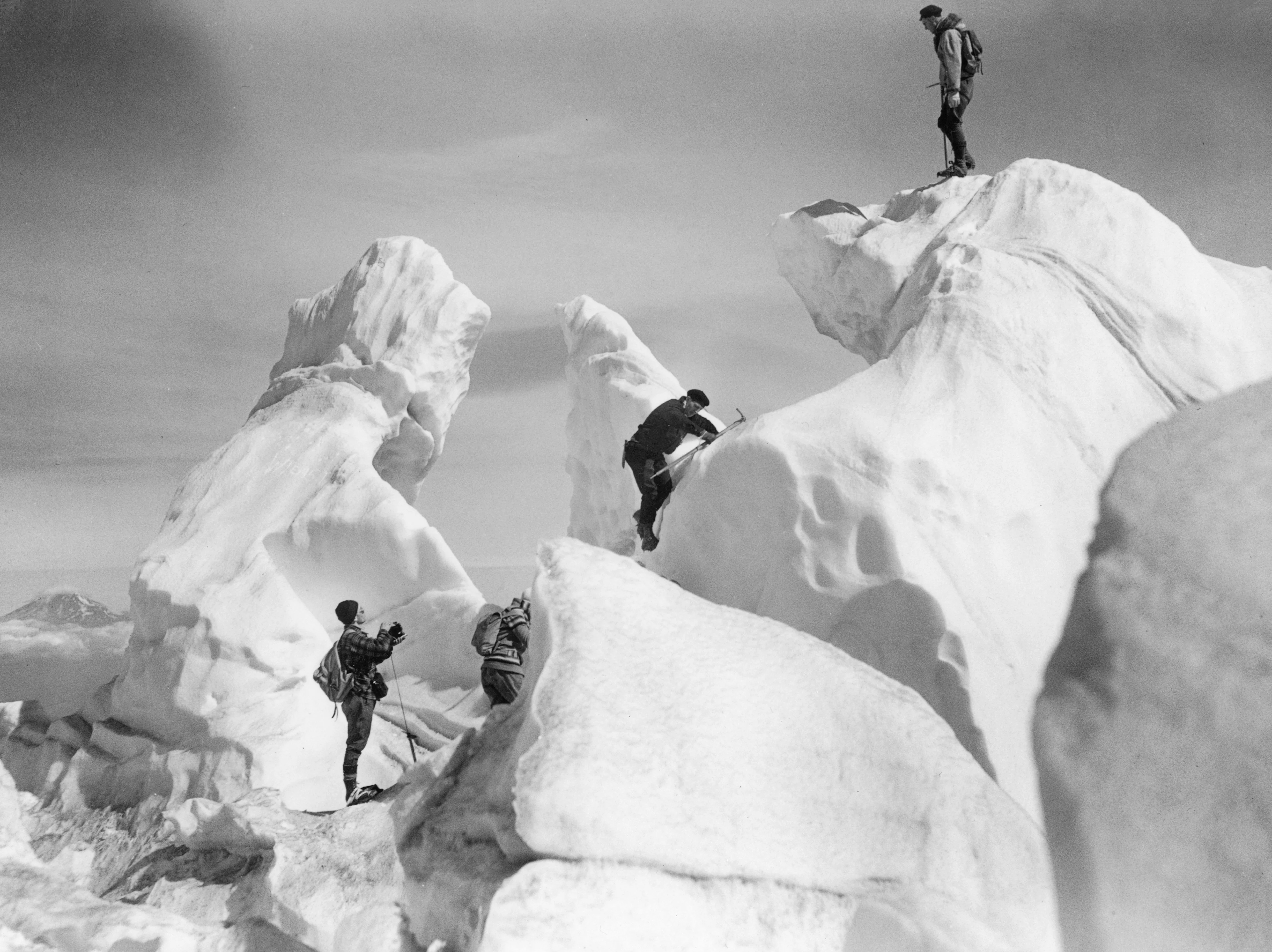 Mount Hood Revealed: 11,240 Feet of Oregon History, Adventure and Magnificence - Image 2