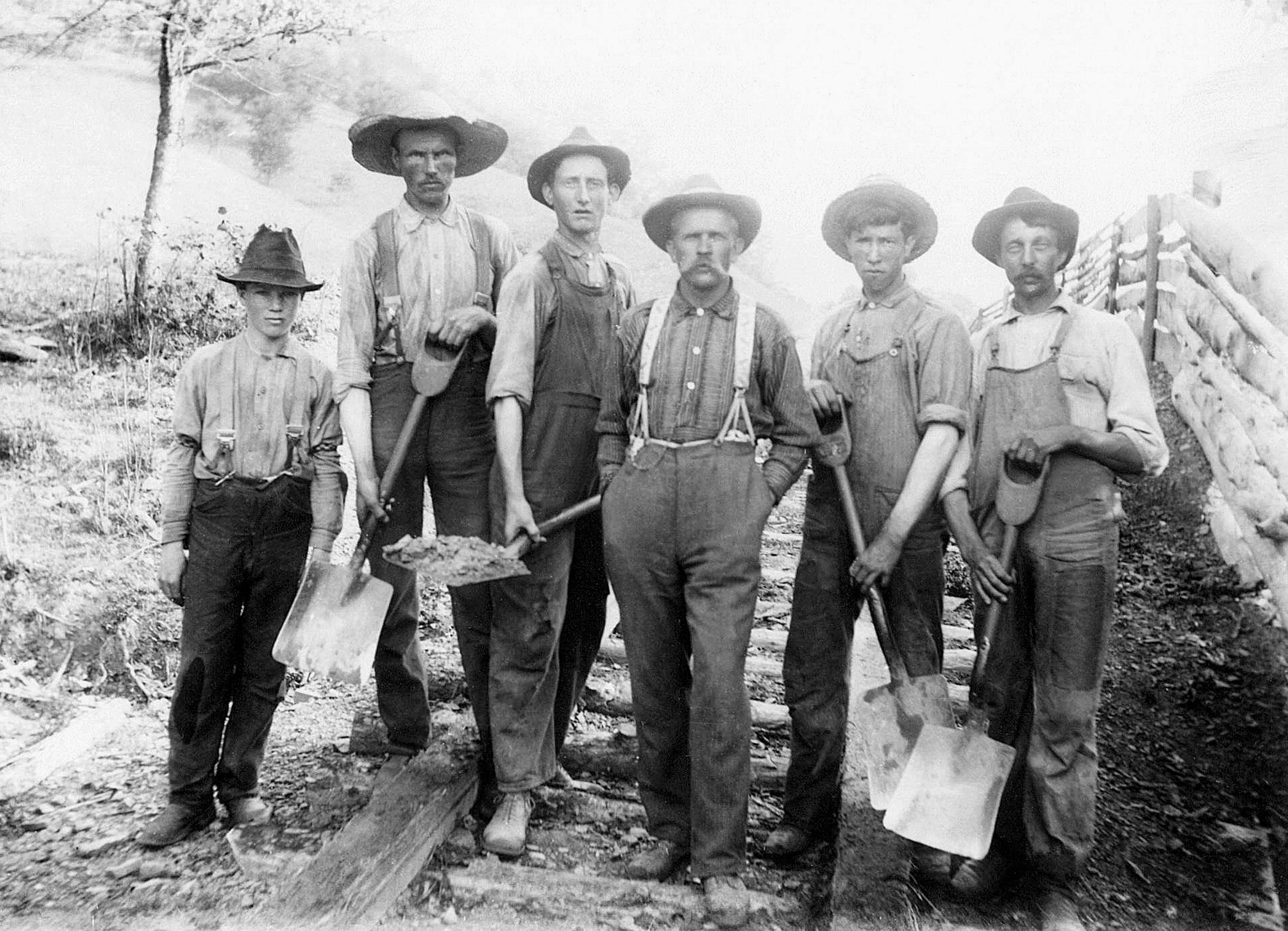 Mountain Empire Memories: A Photographic History of the Early Years - Image 10