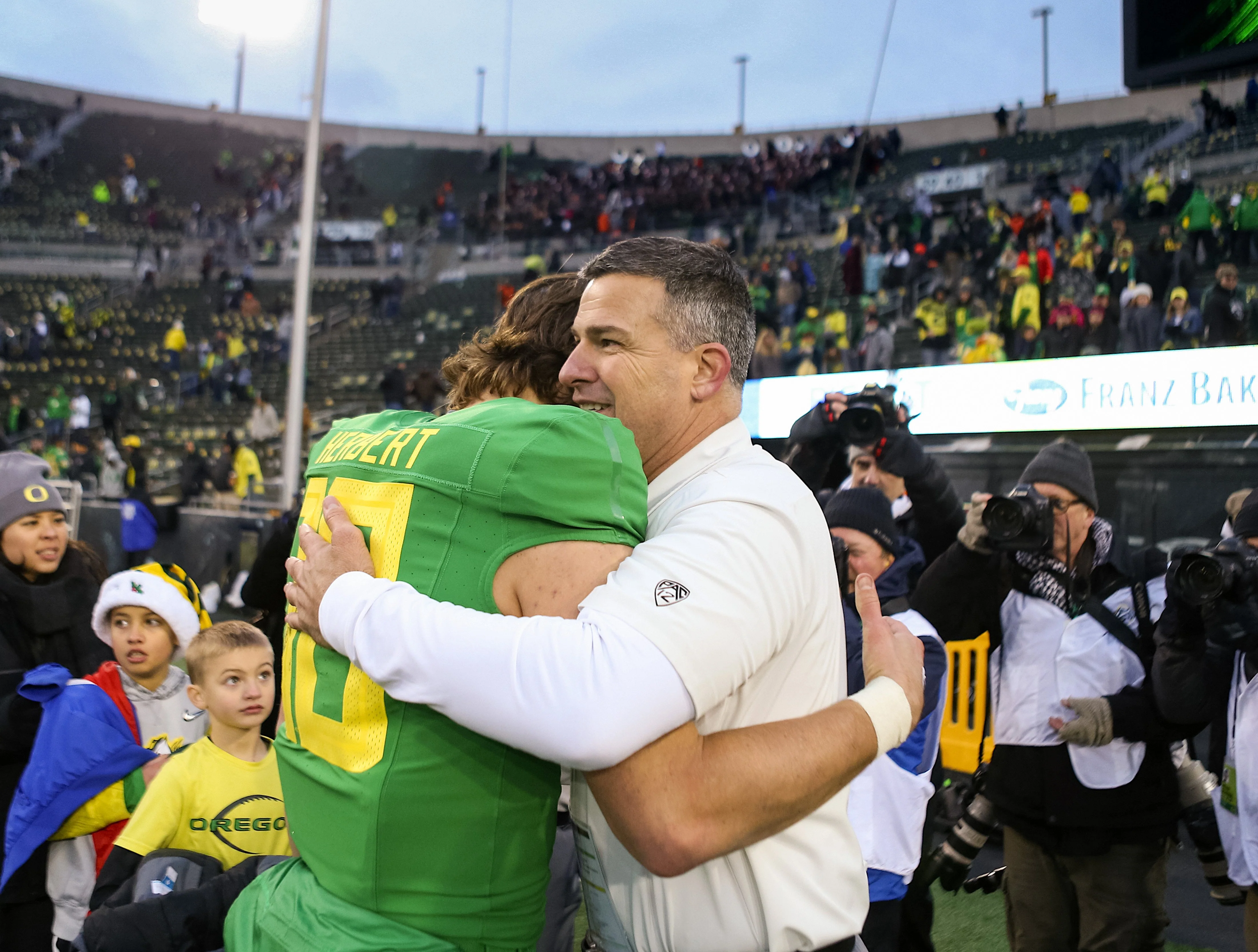 Flying High: The University of Oregon's Remarkable 2019 Football Season - Image 11