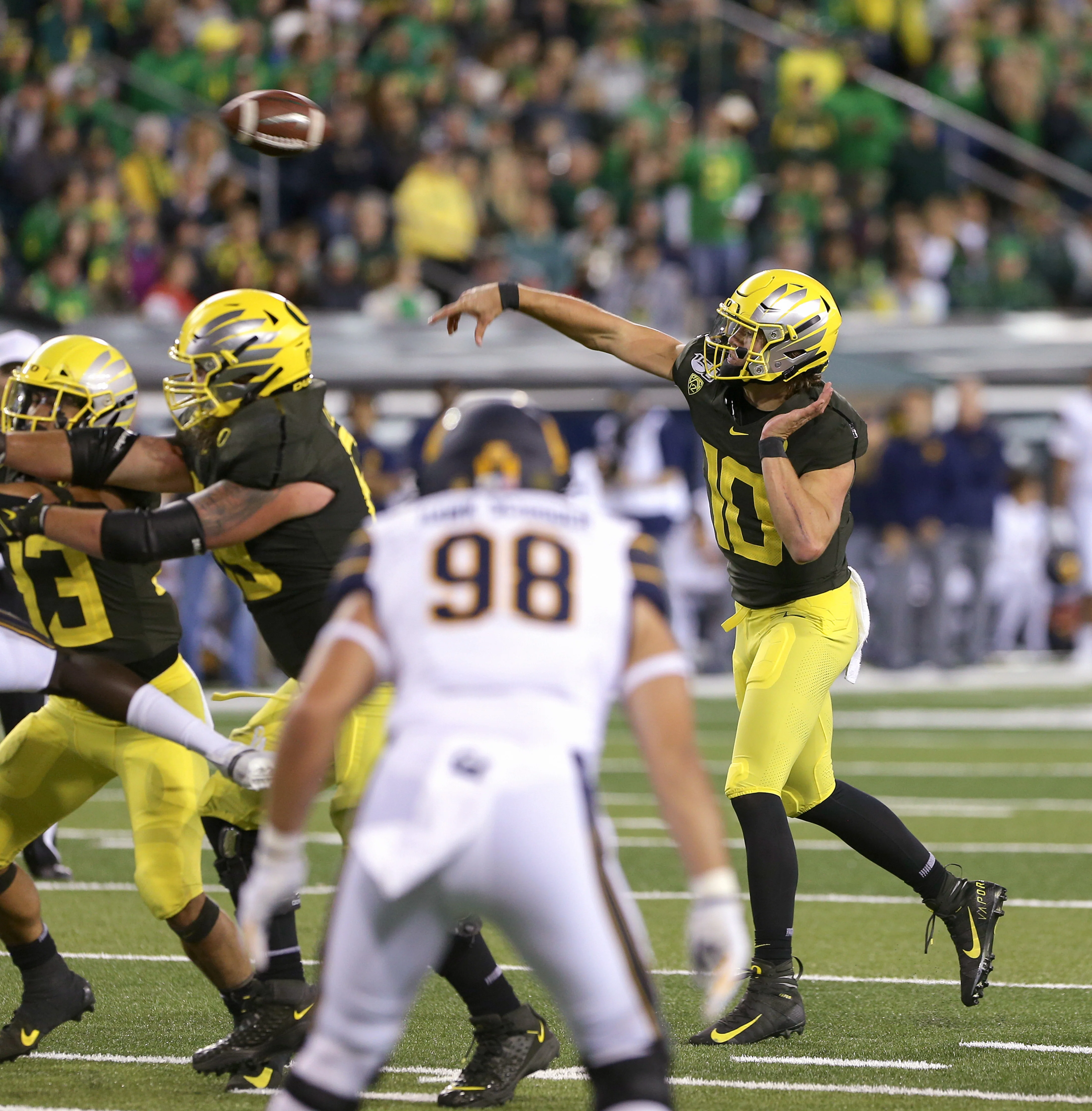 Flying High: The University of Oregon's Remarkable 2019 Football Season - Image 12