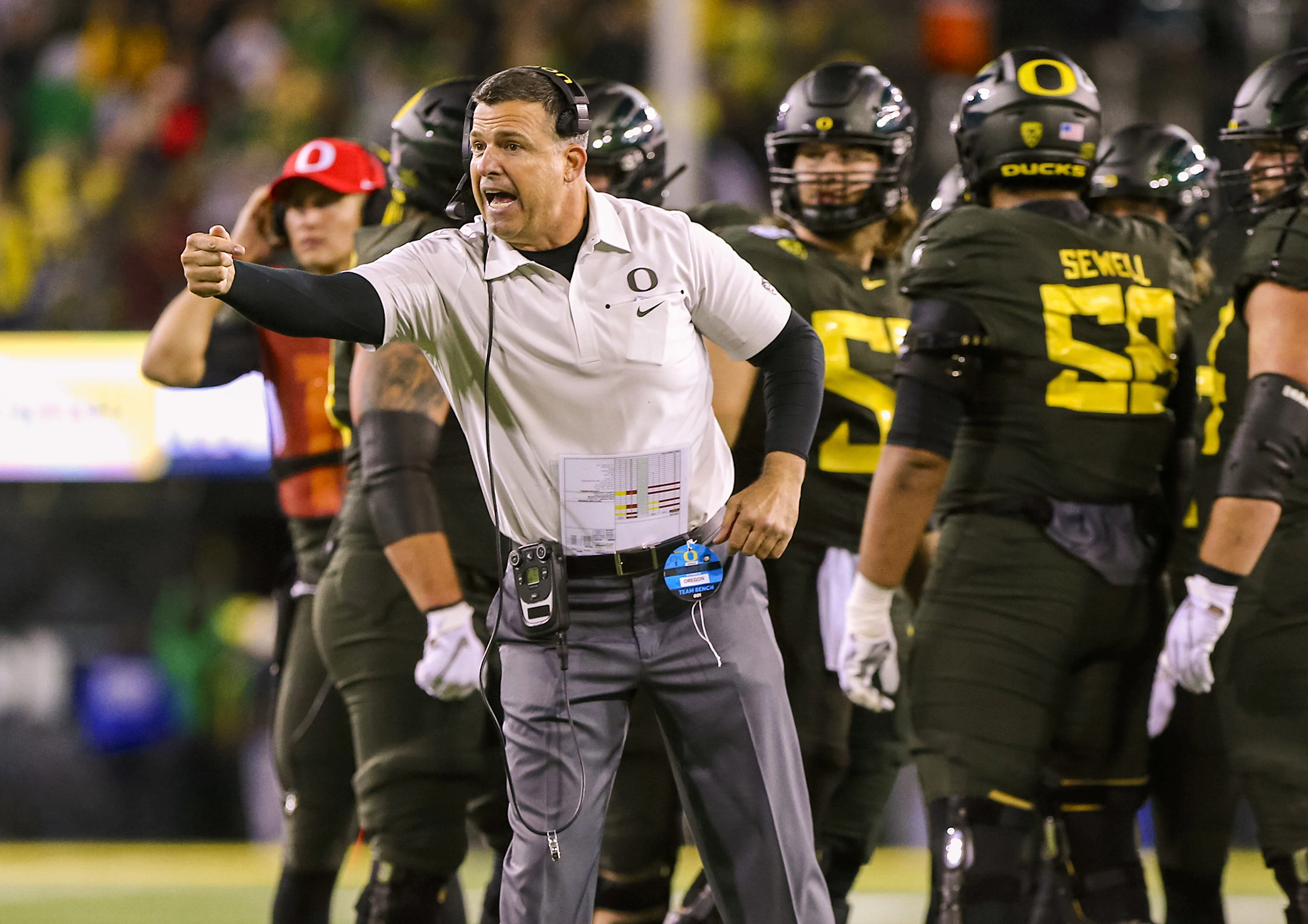 Flying High: The University of Oregon's Remarkable 2019 Football Season - Image 13