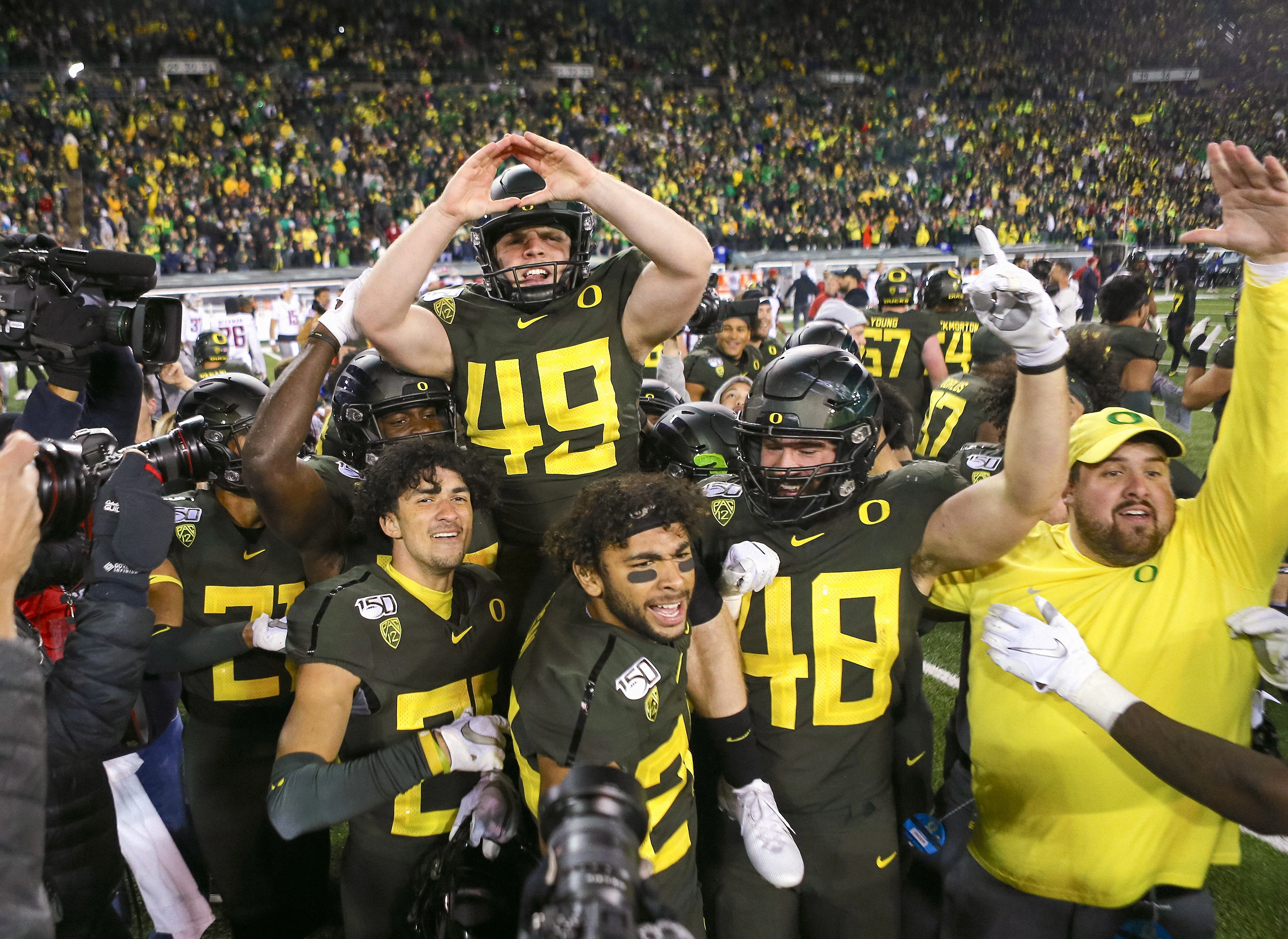 Flying High: The University of Oregon's Remarkable 2019 Football Season - Image 15