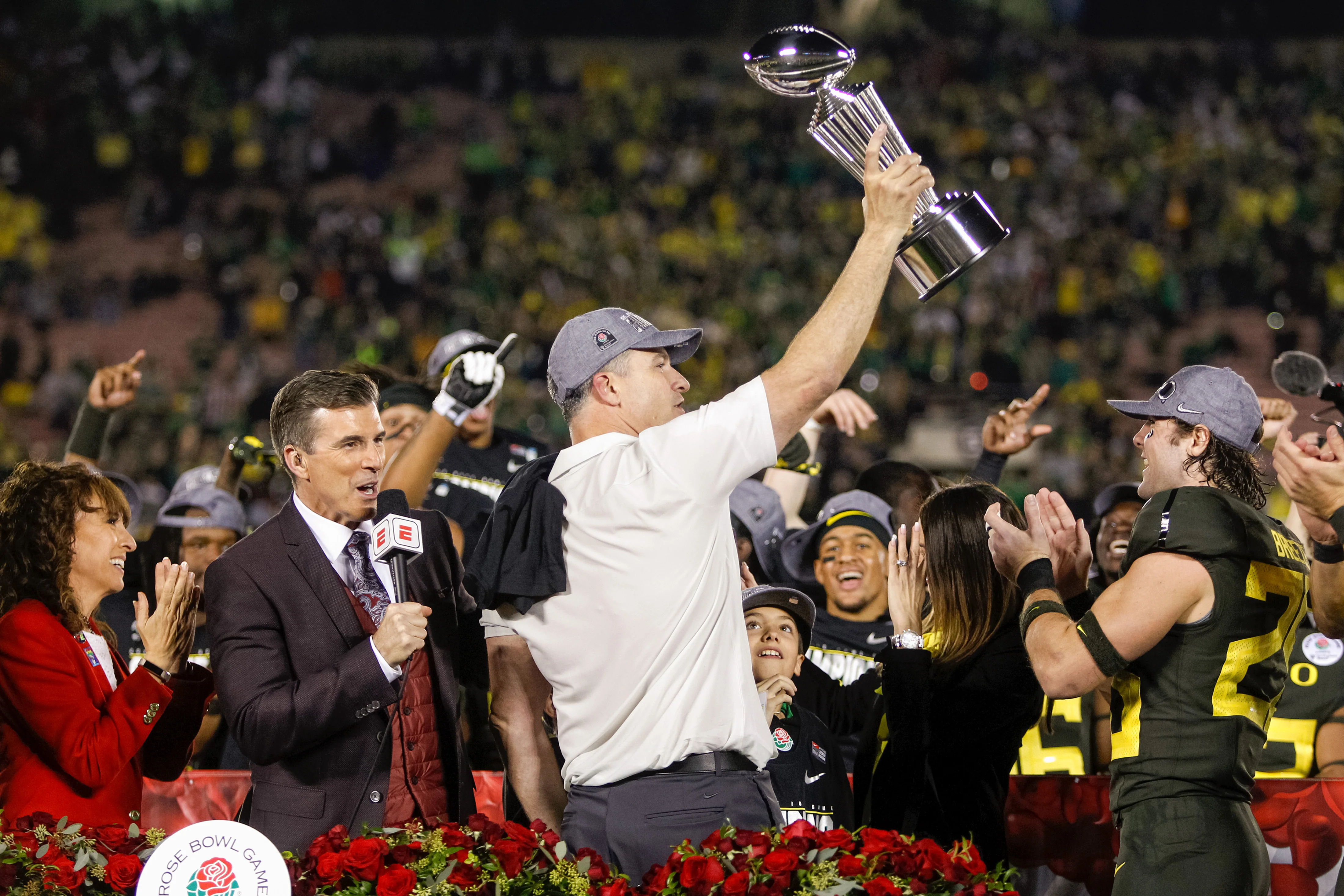Flying High: The University of Oregon's Remarkable 2019 Football Season - Image 16