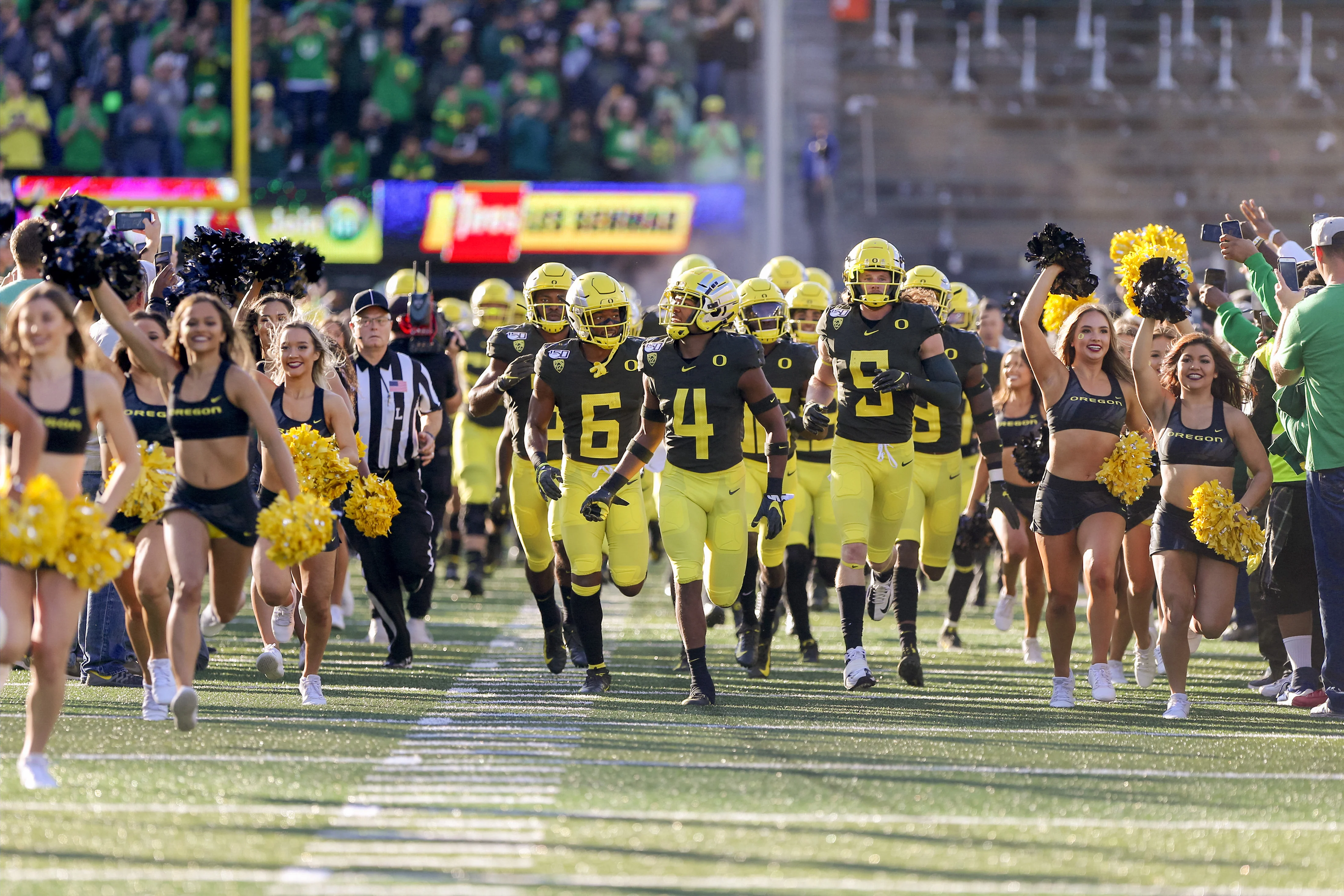 Flying High: The University of Oregon's Remarkable 2019 Football Season - Image 4