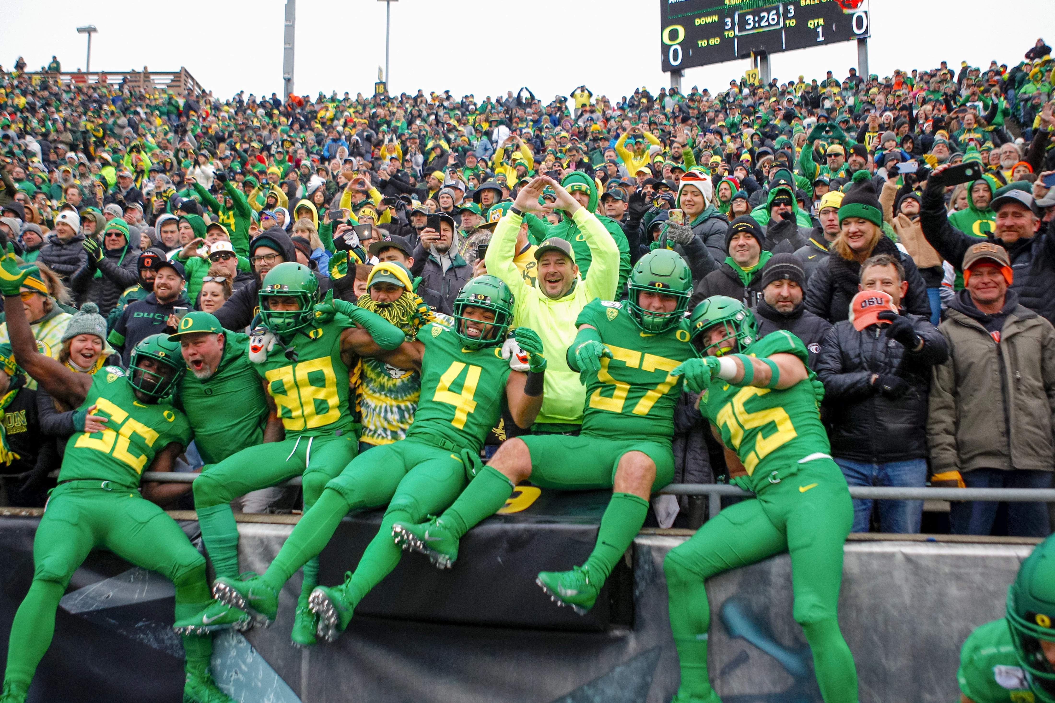 Flying High: The University of Oregon's Remarkable 2019 Football Season - Image 5