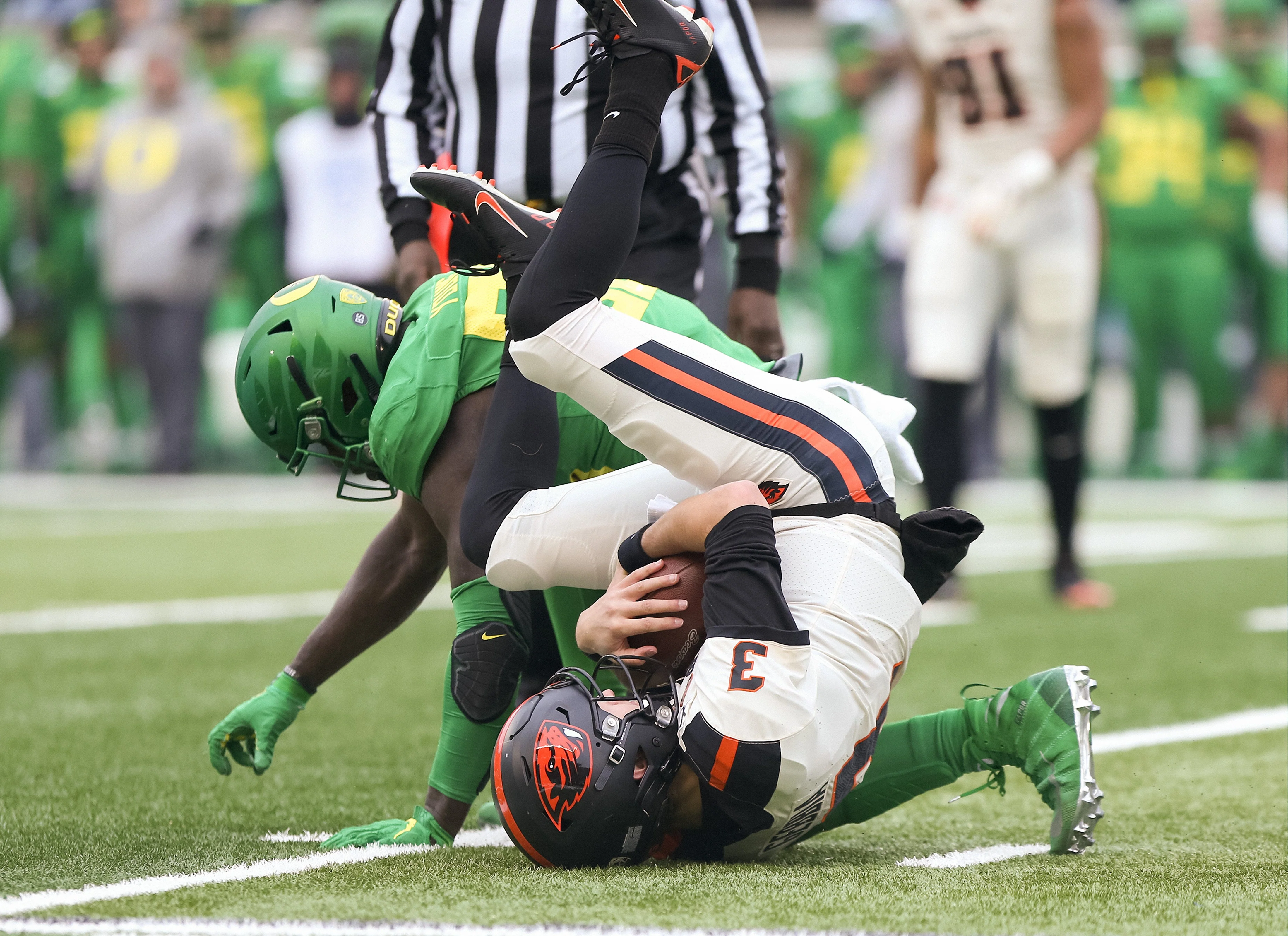 Flying High: The University of Oregon's Remarkable 2019 Football Season - Image 8