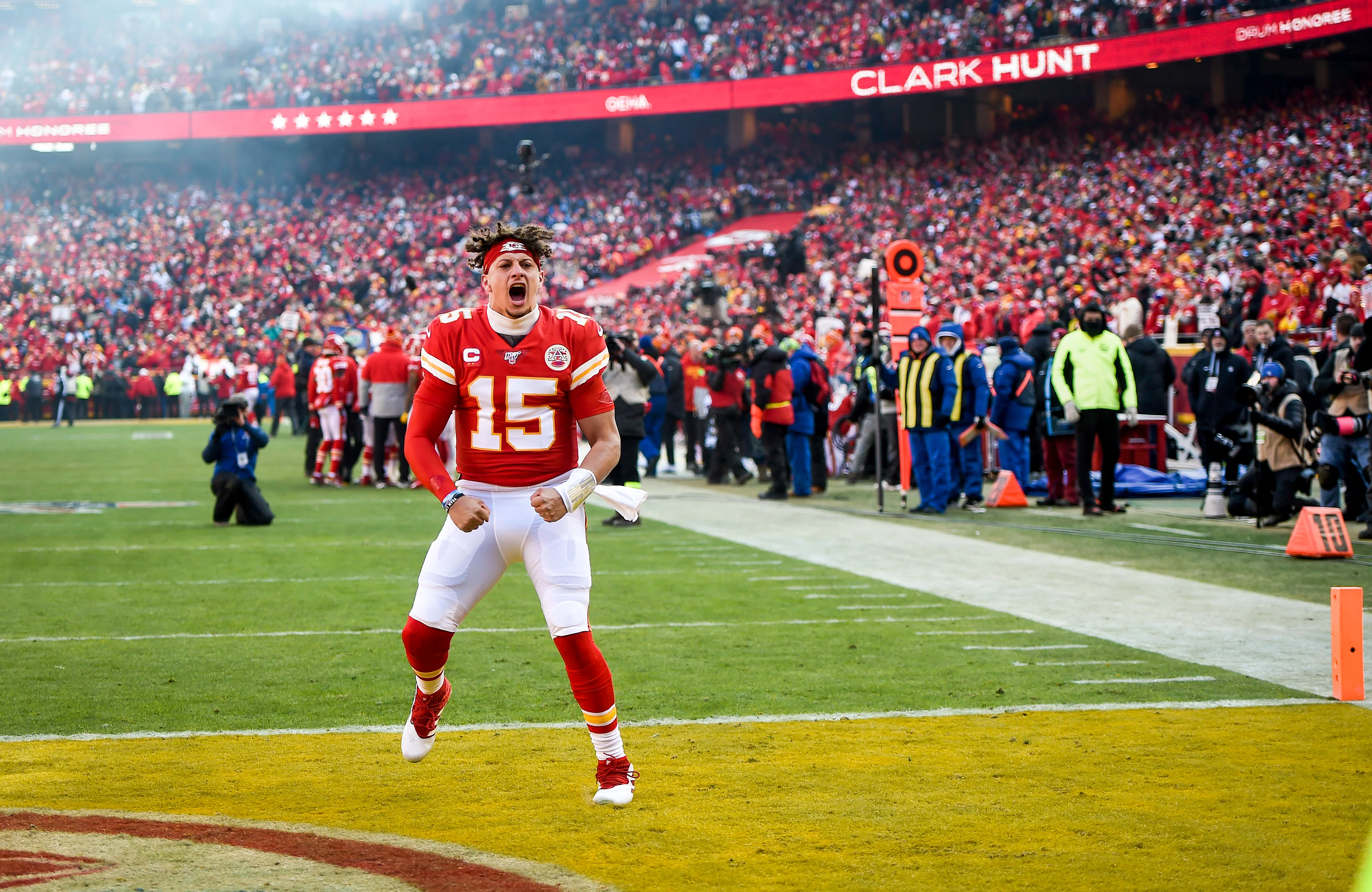 Patrick Mahomes: The Rise of a Champion: Foreword by Patrick Mahomes - Image 14