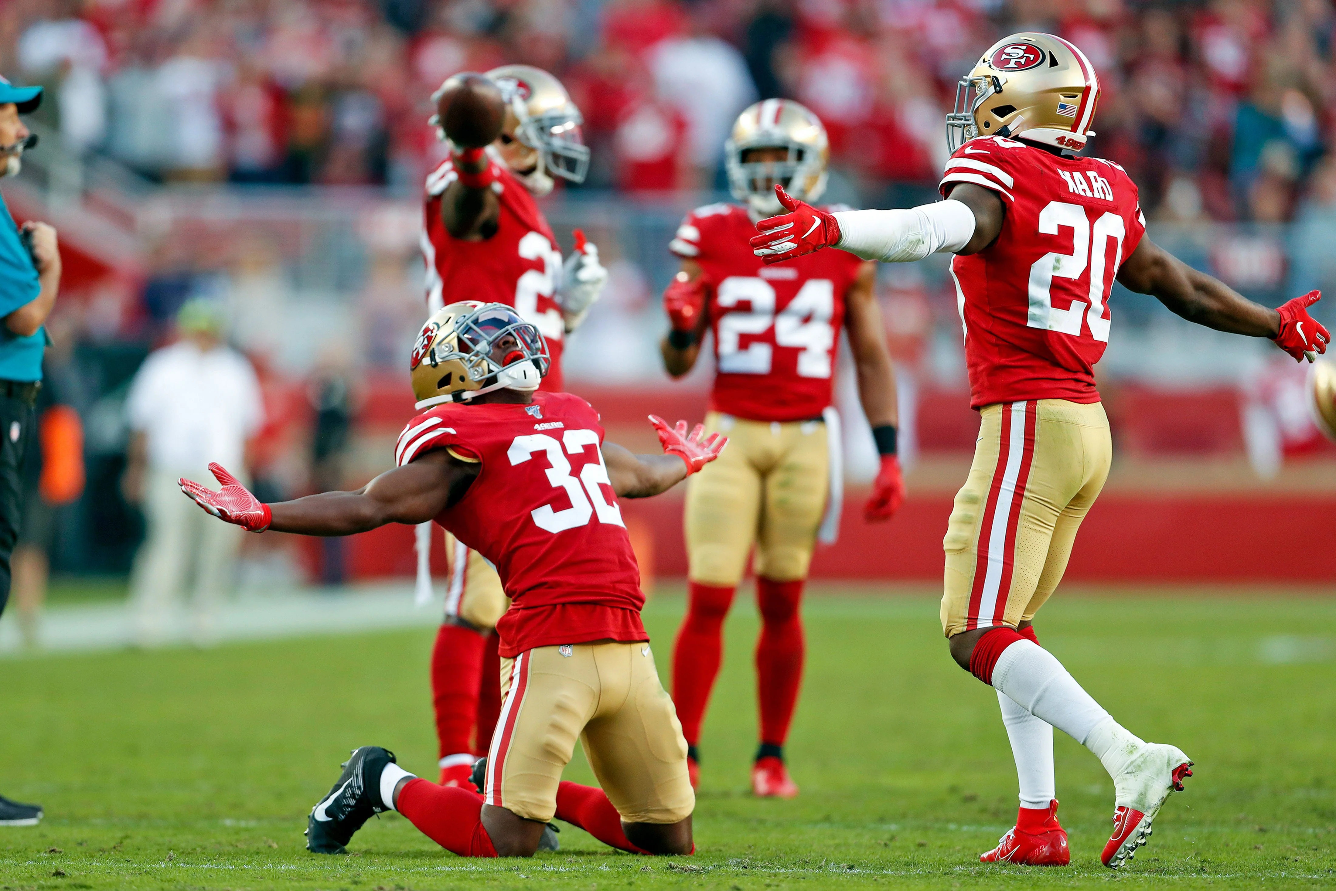 Return to Glory: The San Francisco 49ers' Road to an NFC Championship Season - Image 17