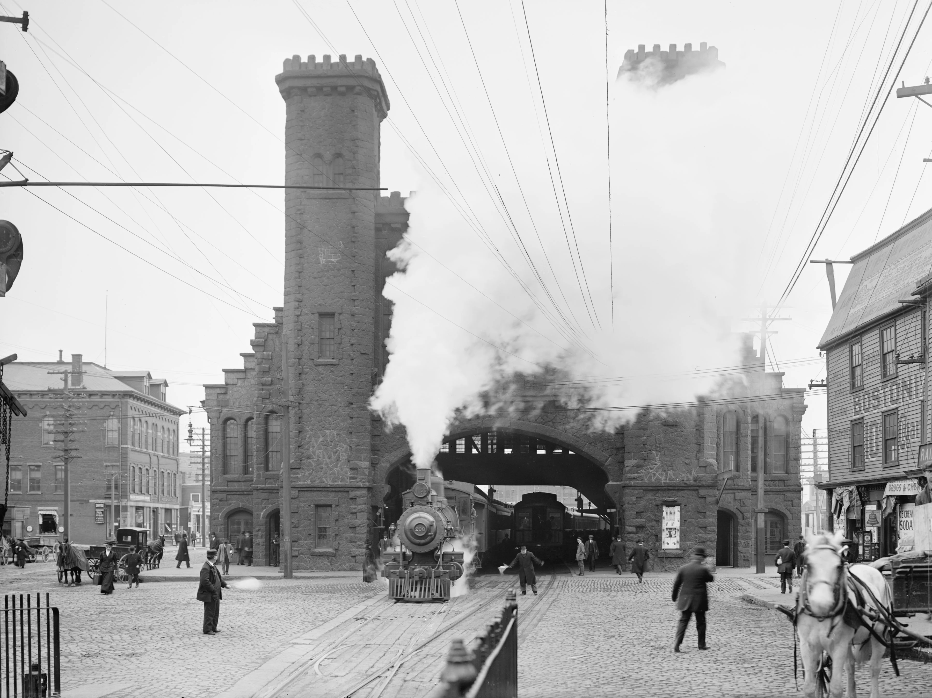 Vintage Photo Puzzle: Boston and Maine Railroad Depot, 1910: 500 Pieces - Image 6