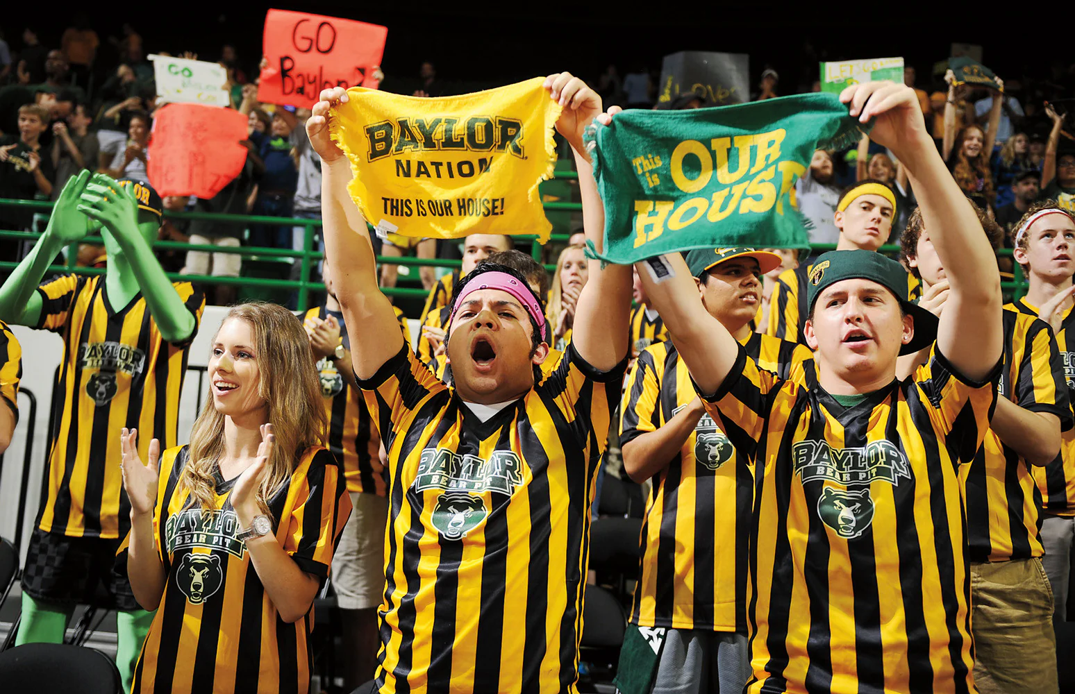 Year of the Bear: The Winningest Year in College Sports History - Image 12